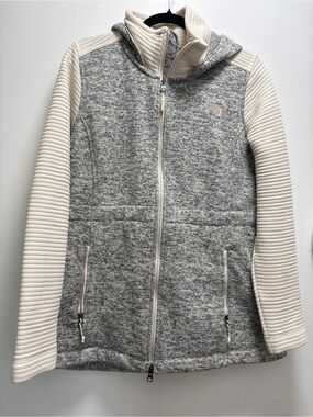 The North Face Women’s Hooded Zip Jacket in Heather Gray and Cream Cabincore